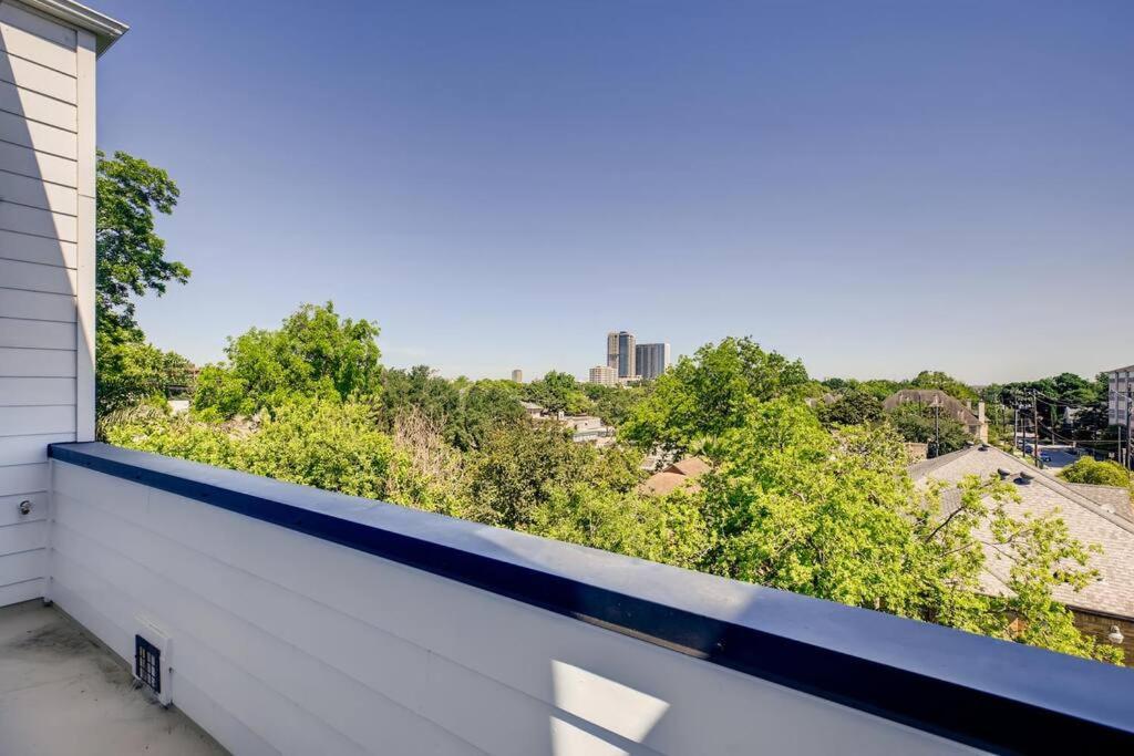 4 Story Home Mins To Downtown Houston With City Views Экстерьер фото