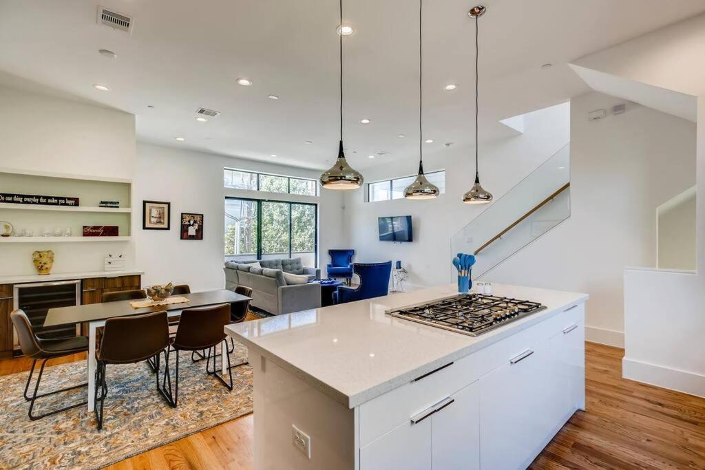 4 Story Home Mins To Downtown Houston With City Views Экстерьер фото