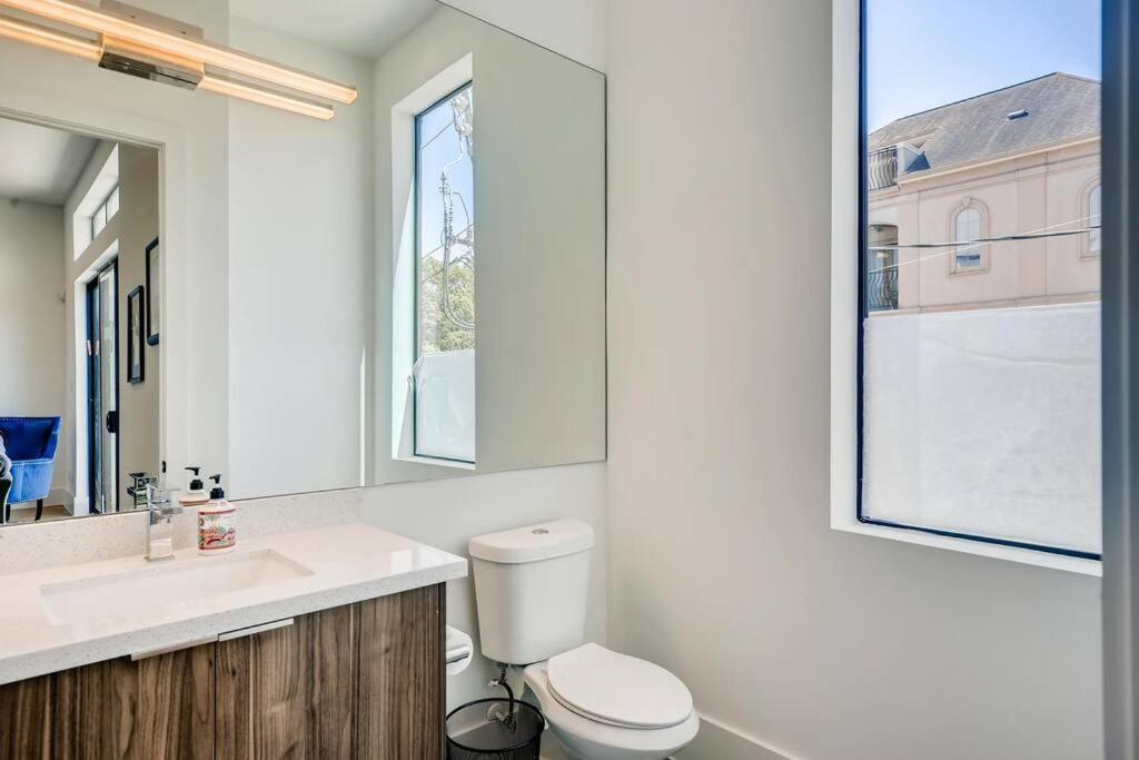 4 Story Home Mins To Downtown Houston With City Views Экстерьер фото