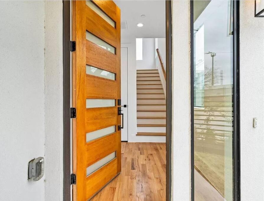 4 Story Home Mins To Downtown Houston With City Views Экстерьер фото