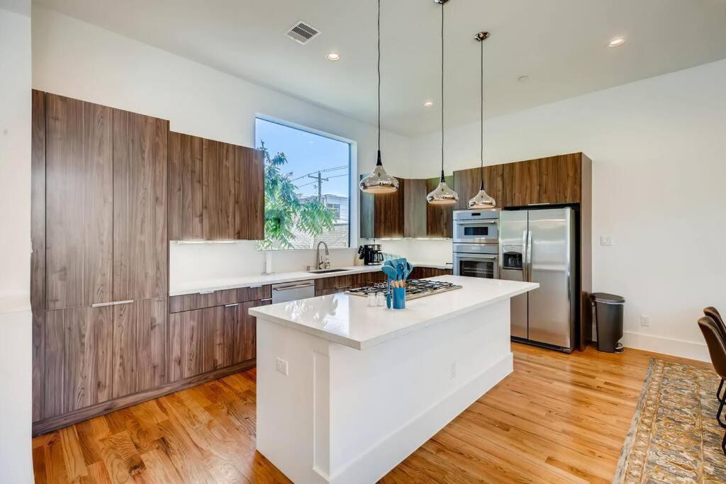 4 Story Home Mins To Downtown Houston With City Views Экстерьер фото