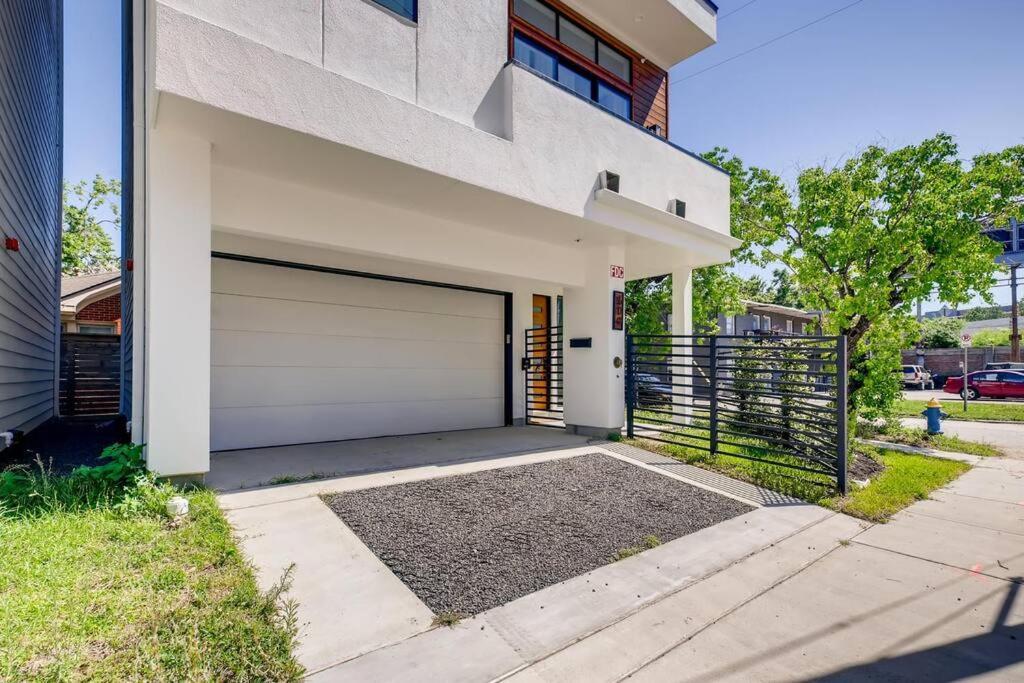4 Story Home Mins To Downtown Houston With City Views Экстерьер фото